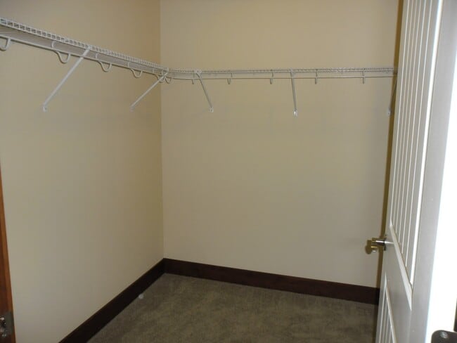 Building Photo - 1320 E Chelan Ct