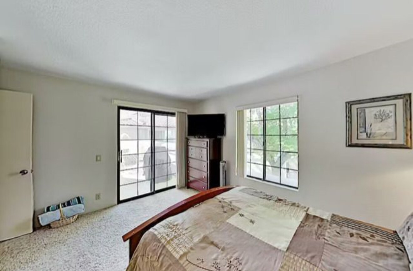 Building Photo - 505 S Farrell Dr