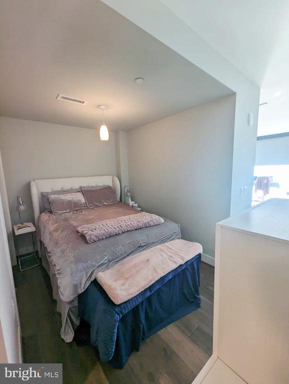 Building Photo - 1300 4th St SE