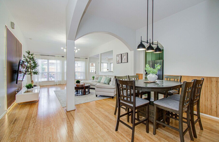 Building Photo - 7207 Crescent Mills Dr