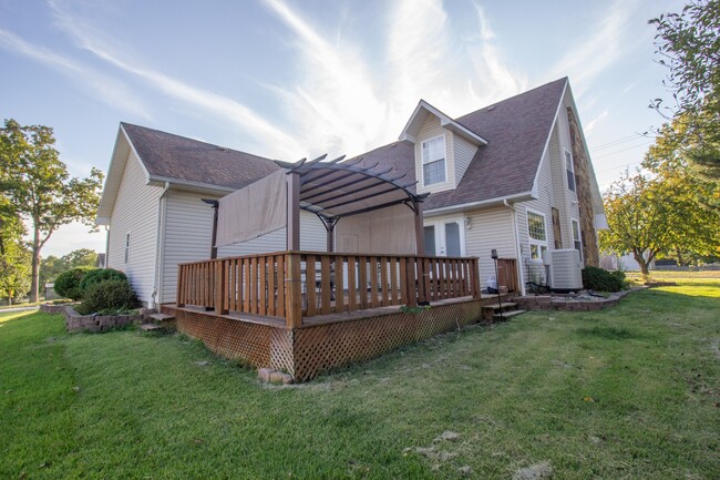 Building Photo - 111 Phoenix Ave