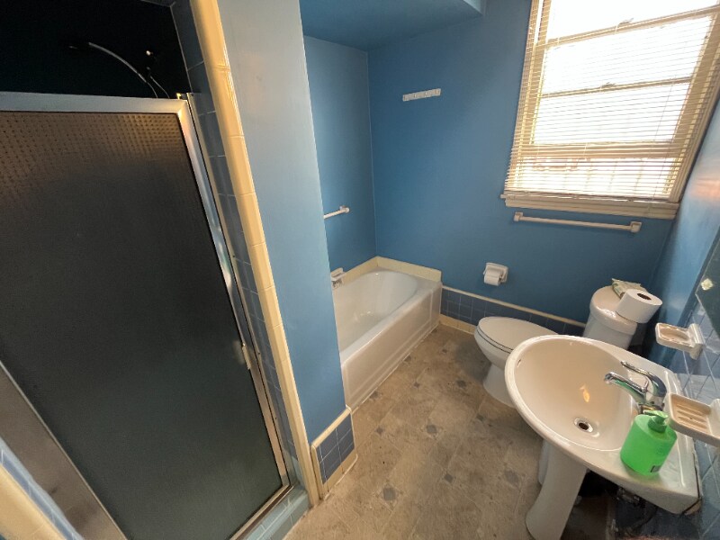 Building Photo - 139 Sweetzer Ave