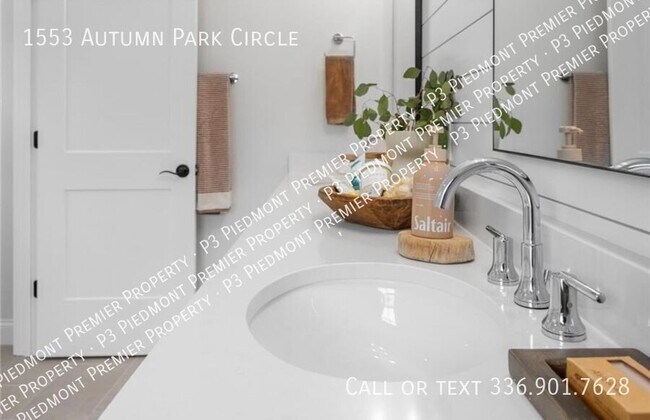 Building Photo - 1553 Autumn Park Cir