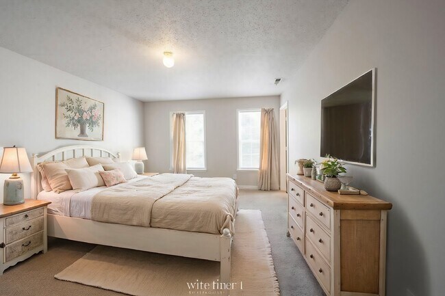 Building Photo - "Charming 3-Bedroom Home with 2.5 Baths and 2,125 Sq Ft in Greenfield, IN!"