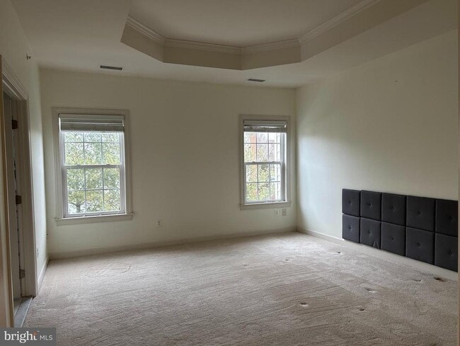 Building Photo - 338 Village Way