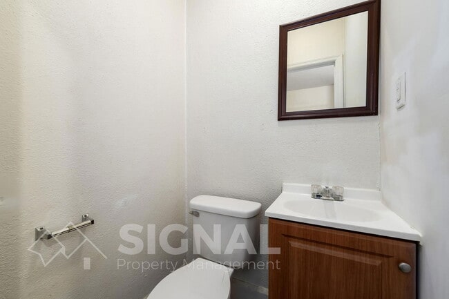 Building Photo - 1618 51st St W