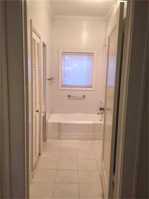 Main bathroom - 1200 Carlisle St