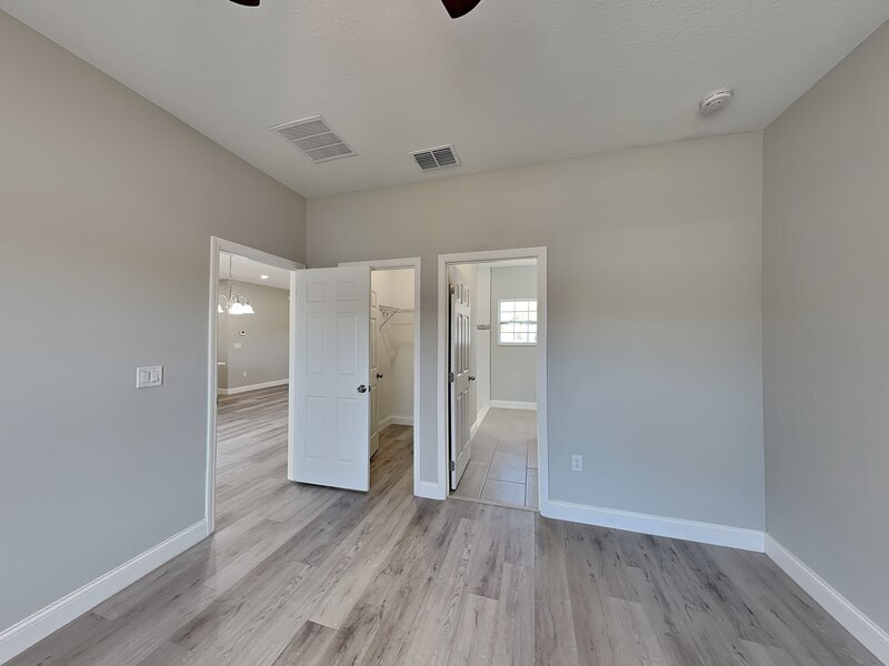 Building Photo - 8512 N Merrimac Way