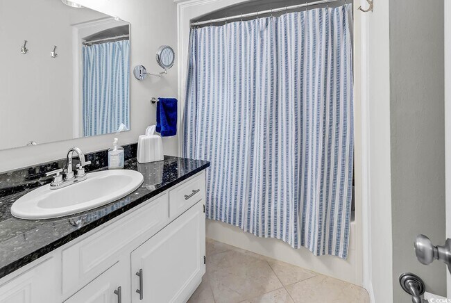 Building Photo - 4000 Fairway Lakes Dr