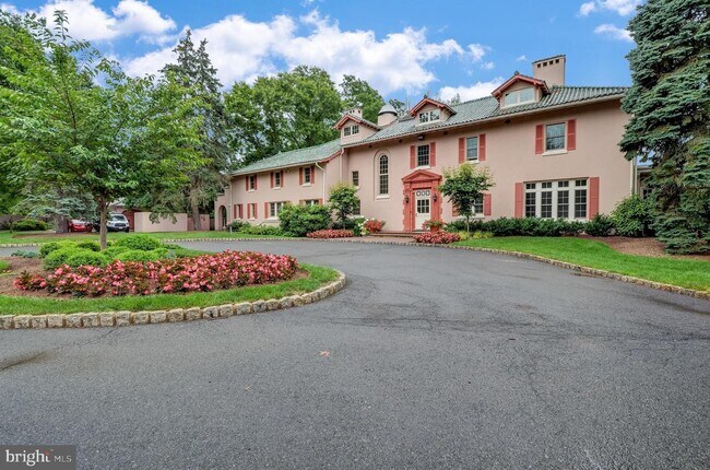 Building Photo - 83 Sayre Dr