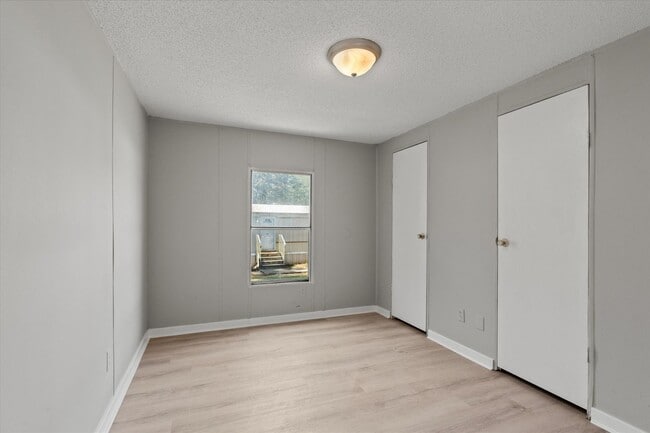 Building Photo - Completely Updated 3BR/2BA Trailer in Musc...