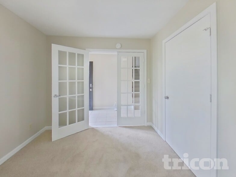 Building Photo - 208 Glenloch Ct