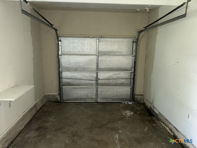 Building Photo - 304 Oak St