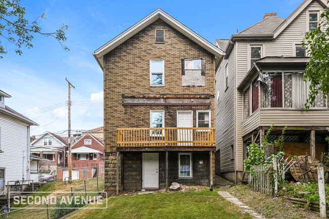 Building Photo - 833 Vermont Ave