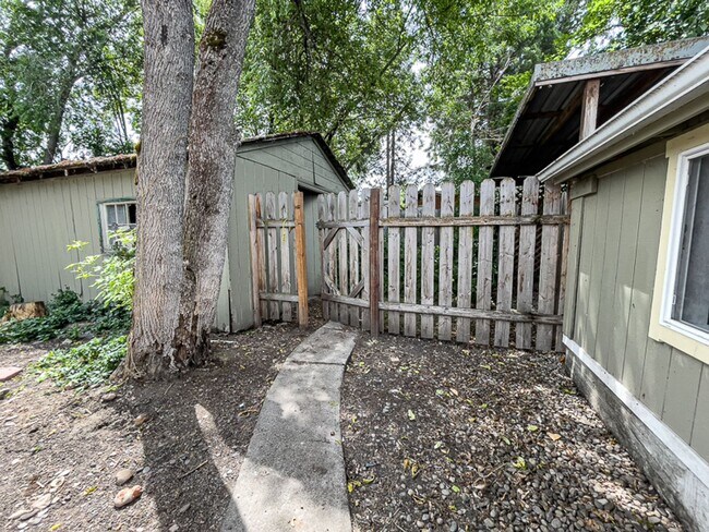 Building Photo - Arnold House