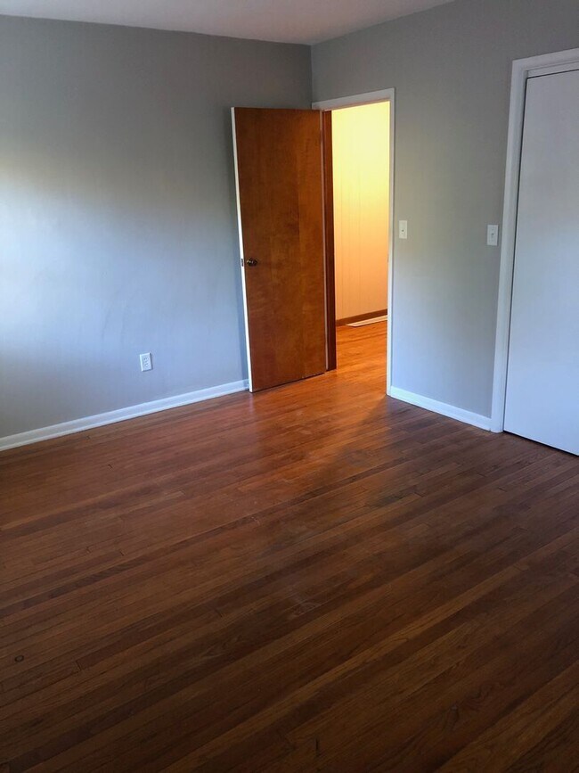 Building Photo - Newly renovated 4BR/2BA home, across from IU Stadium and Golf Course!