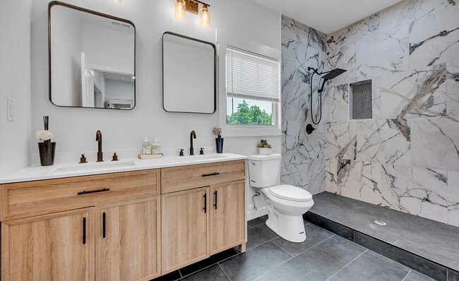 Building Photo - 1521 36th Pl N