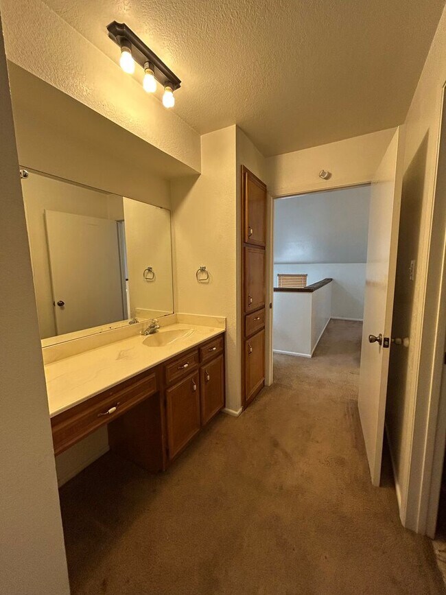 Building Photo - Two Story Townhouse in Esmond Estates