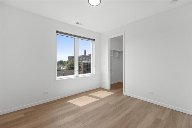 Building Photo - 204 S Leavitt St