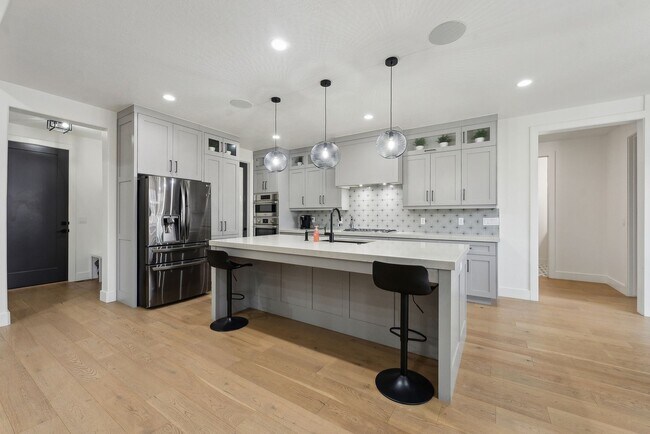 Building Photo - Stunning Single Family Home In Beautiful N...