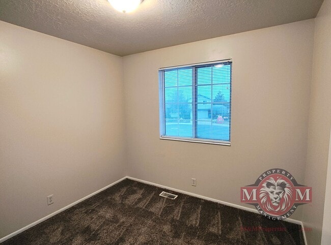 Building Photo - Beautiful Remodeled 4 Bd 2 Bath Home