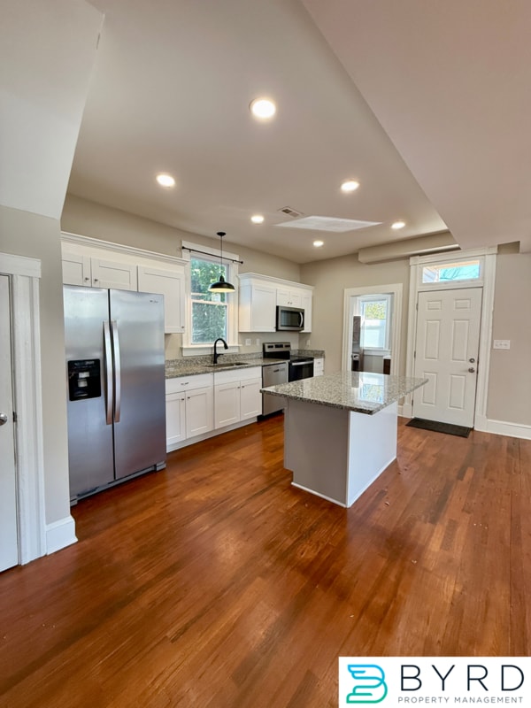 Building Photo - 3007 3rd Ave