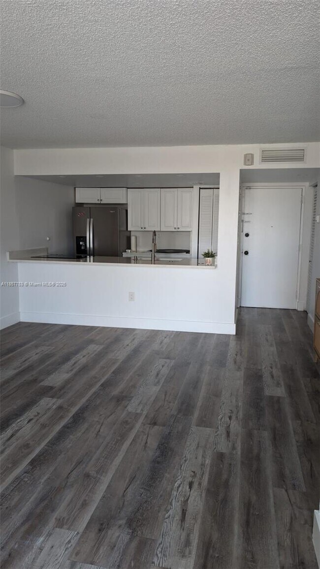 Building Photo - 10700 SW 108th Ave