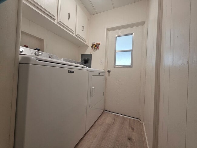 Building Photo - 7866 Meadowlark St