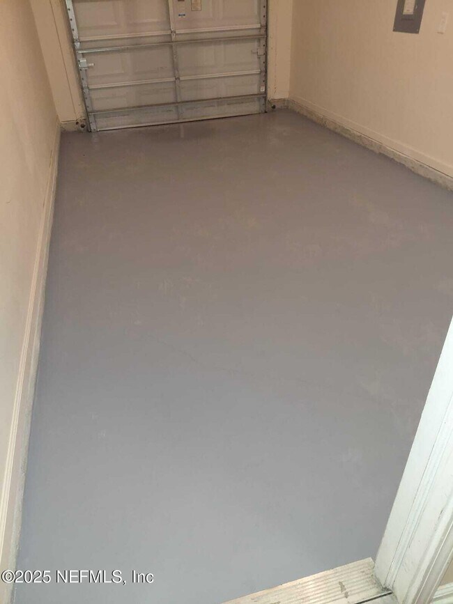 Building Photo - 7053 Snowy Canyon Dr