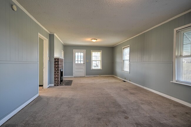 Building Photo - 1408 W College St