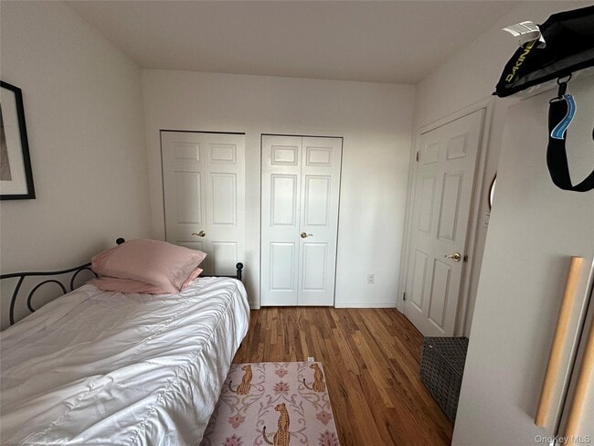 Building Photo - 25 W Broadway