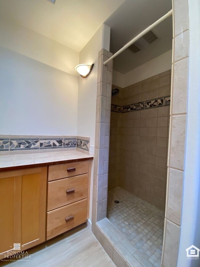 Building Photo - Inviting 3BD/2BA Home in Glen Ellen
