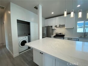 Building Photo - 1653 W Chateau Pl