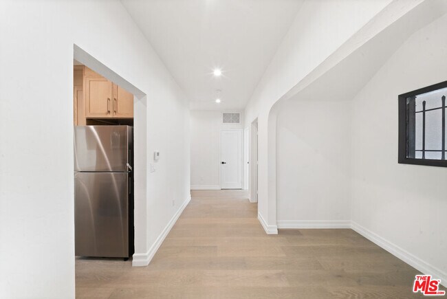 Building Photo - 1005 N Genesee Ave