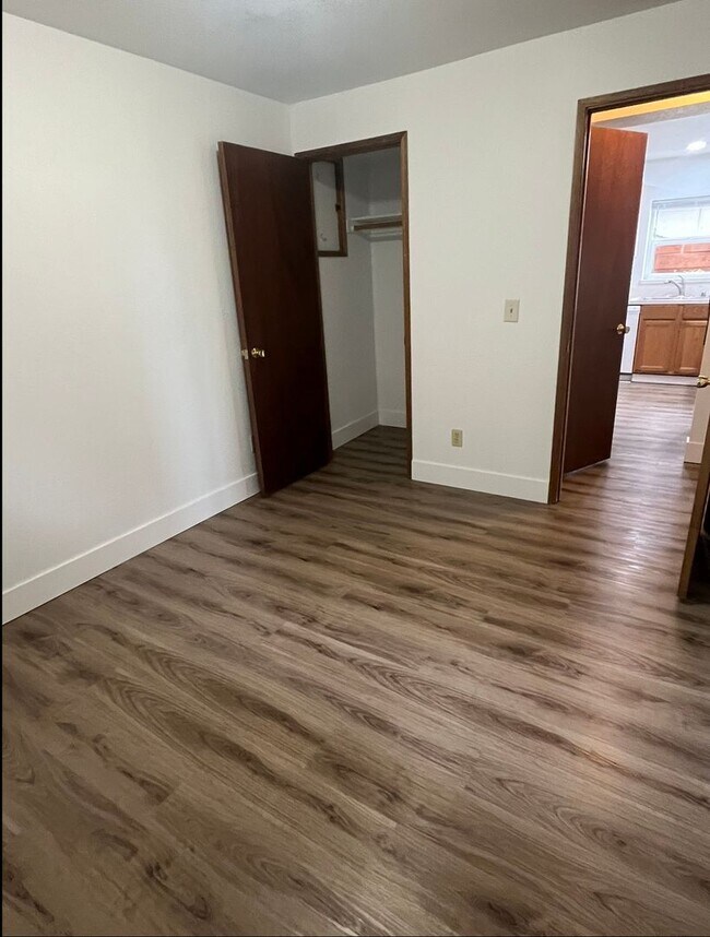 Building Photo - 1021/1023 High St