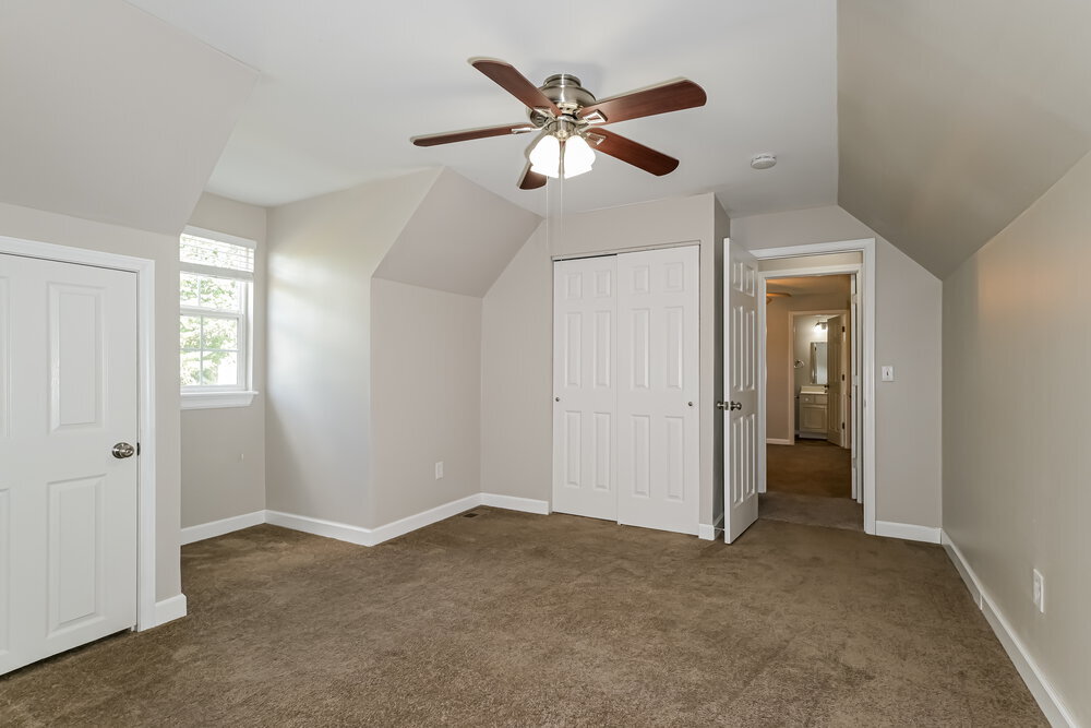 Building Photo - 705 Aster Ln