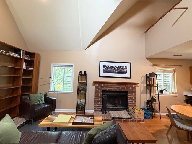 Building Photo - 1327 Gristmill Dr
