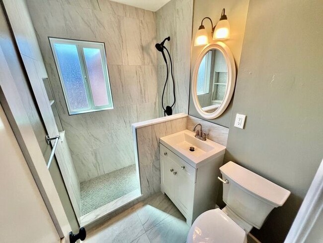 Building Photo - 2 Bedroom, 1 Bath Home in Legacy Walk – A ...