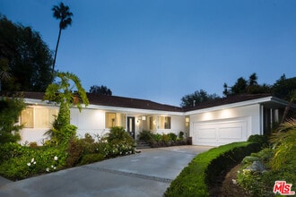 Building Photo - 774 N Kenter Ave