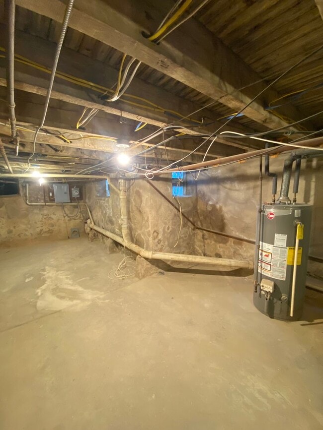 Building Photo - Section 8 Welcome! Newly renovated three bedroom, one bath