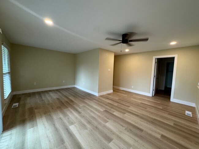 Building Photo - VAILABLE NOW! G O R G E O U S Single Story 3 Bed 2 Bath with Pool