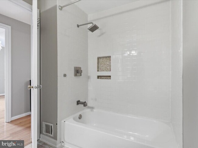 Building Photo - 6055 Meyers Landing Ct