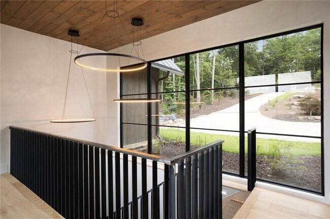 Building Photo - 725 Rocky Point Dr