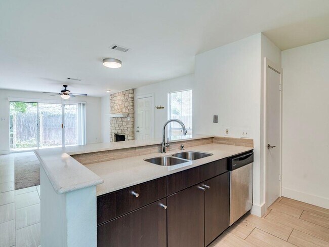 Building Photo - 6901 Old Quarry Ln