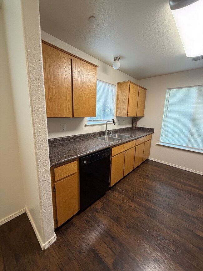 Building Photo - 1501 Arnold Ct
