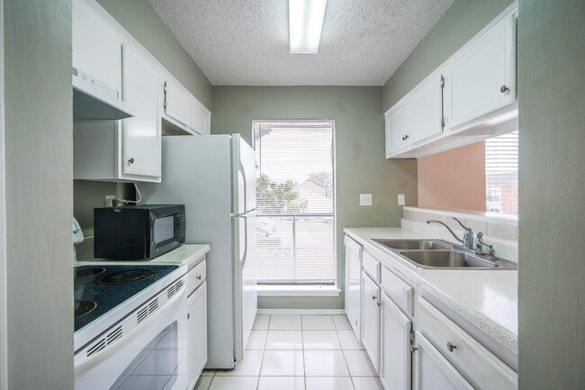 Building Photo - 3742 Thistlemont Dr