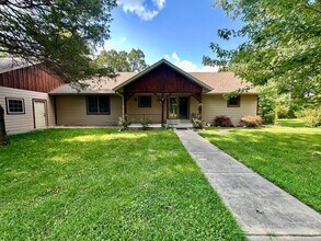 Building Photo - 3 bed 2 bath Home in Fordland with 5 acres and a shop