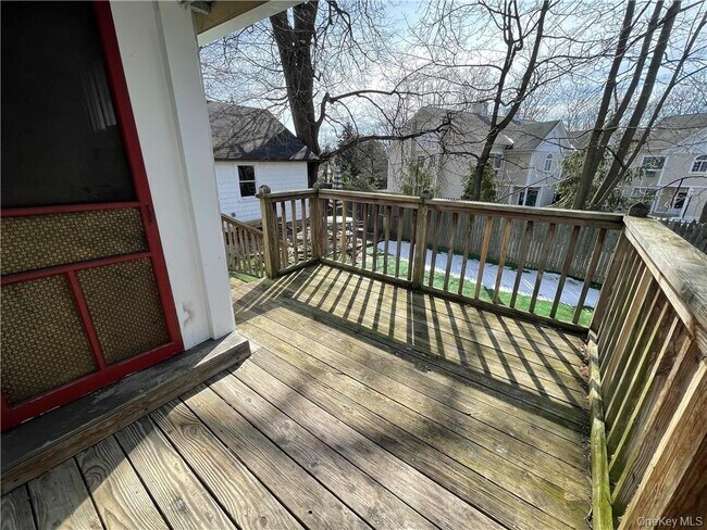 Building Photo - 10 Murray Ave