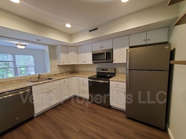 Building Photo - 66 Plaza Ave