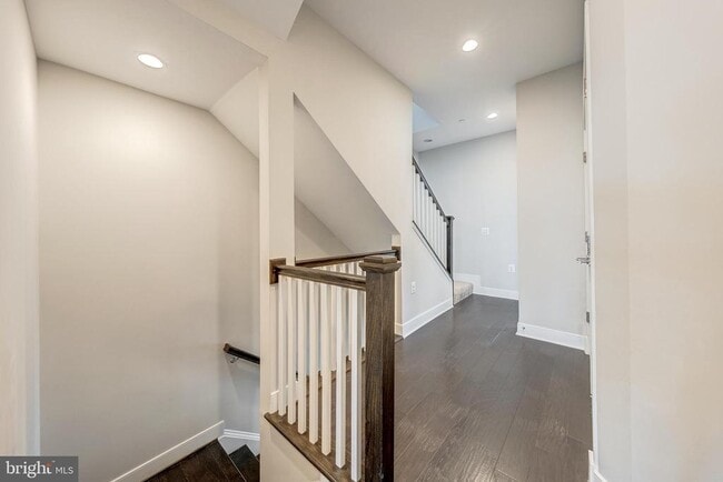 Building Photo - 10326 Grosvenor Pl